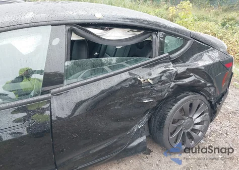 2021 Tesla Model 3 Performance Dual Motor All-Wheel Drive z USA, uszkodzony, nr VIN 5YJ3E1ECXMF914237